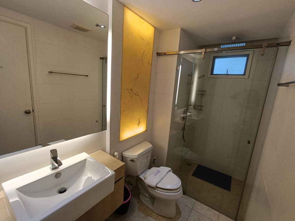 Atlantis Condo Resort By Somphong Jomtien Beach Exteriör bild