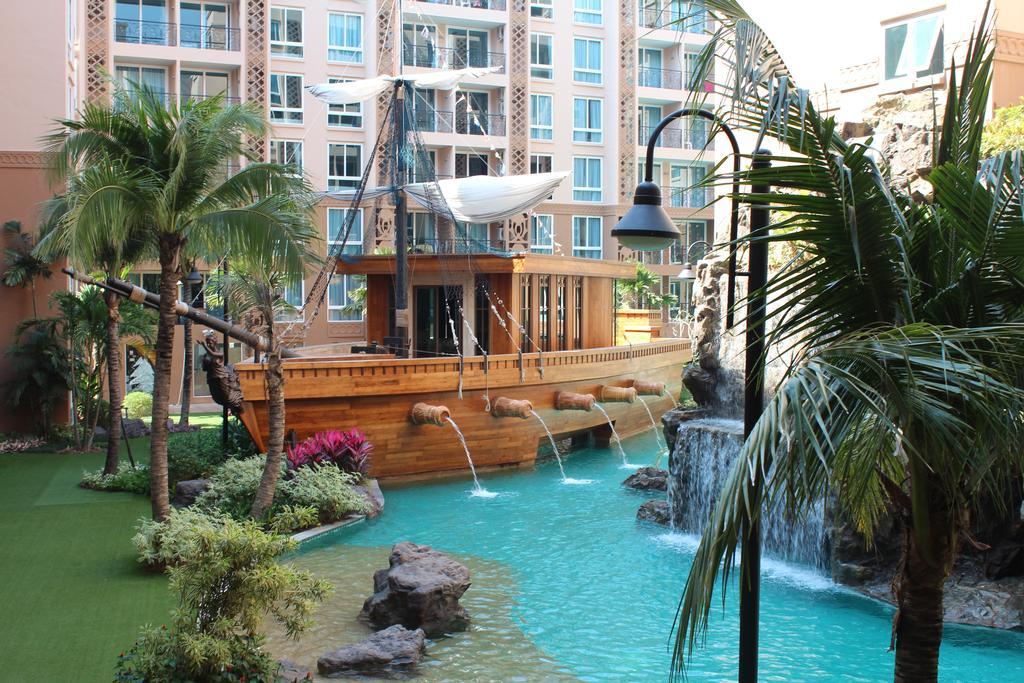 Atlantis Condo Resort By Somphong Jomtien Beach Exteriör bild